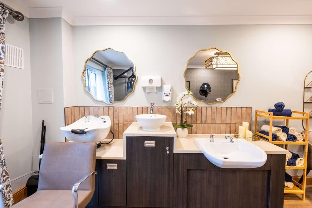 Second Chef - Bailey Lodge salon 2