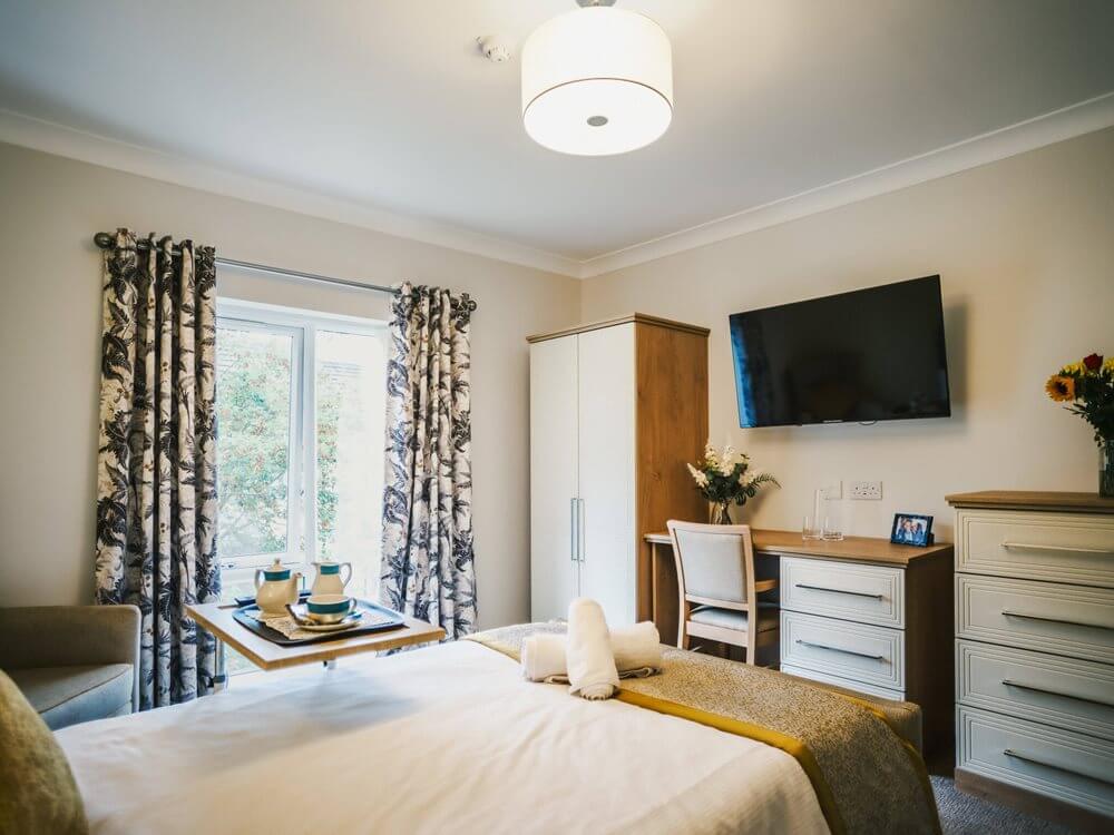 Cleaner - Scarlet House bedroom 2