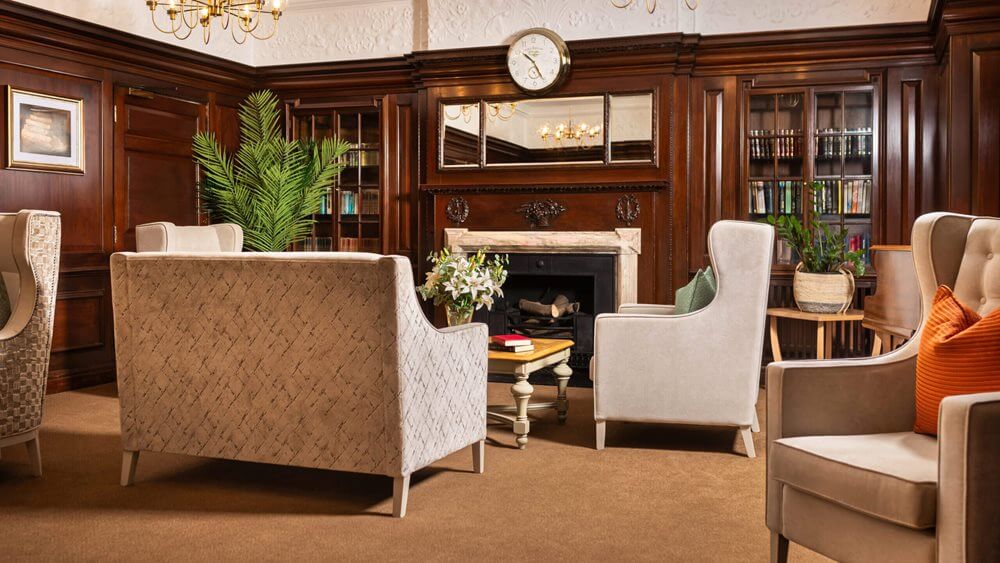 Huntercombe Hall - Huntercombe Hall lounge 4