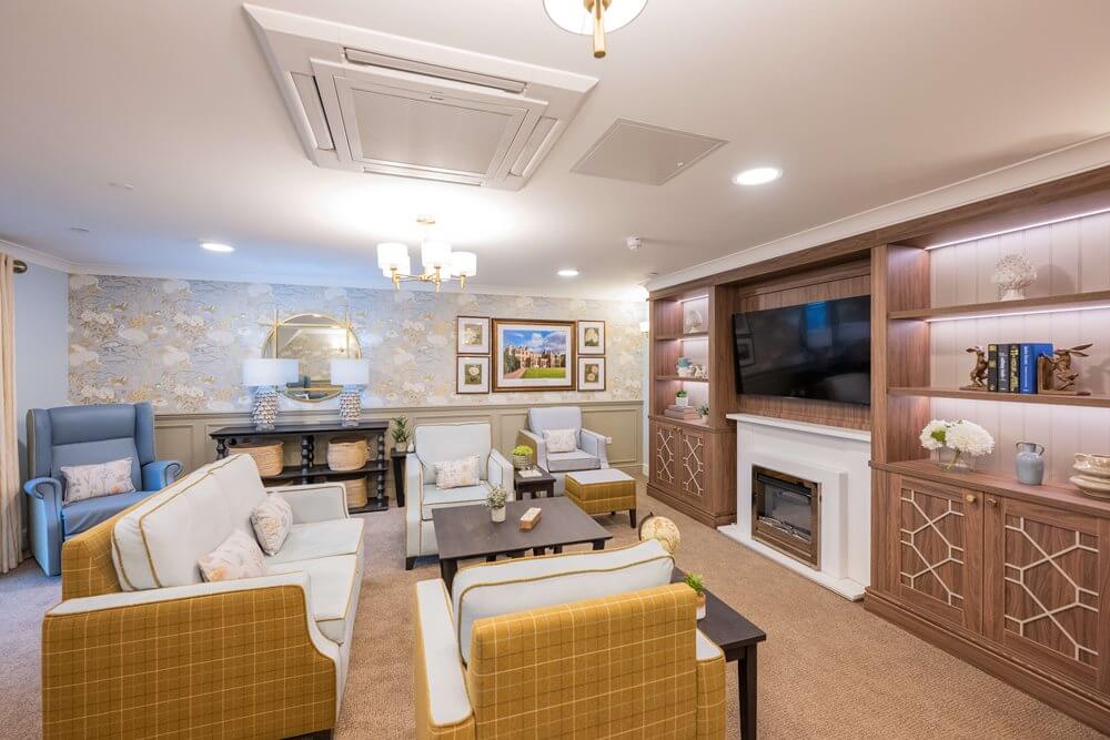 Second Chef - Bailey Lodge lounge 3