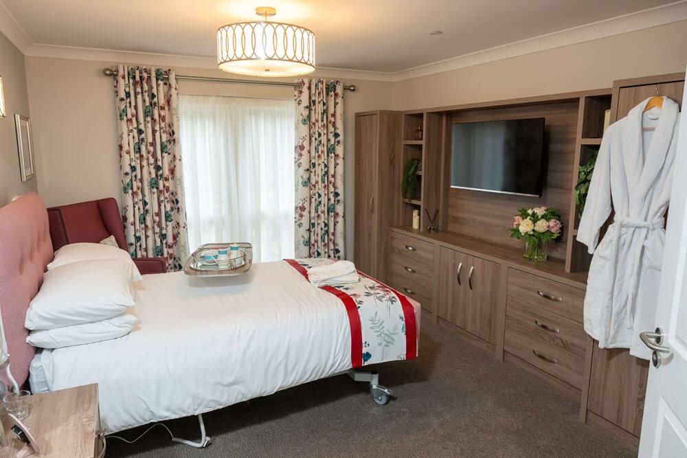 Lifestyle Co-ordinator - Hartwood bedroom 