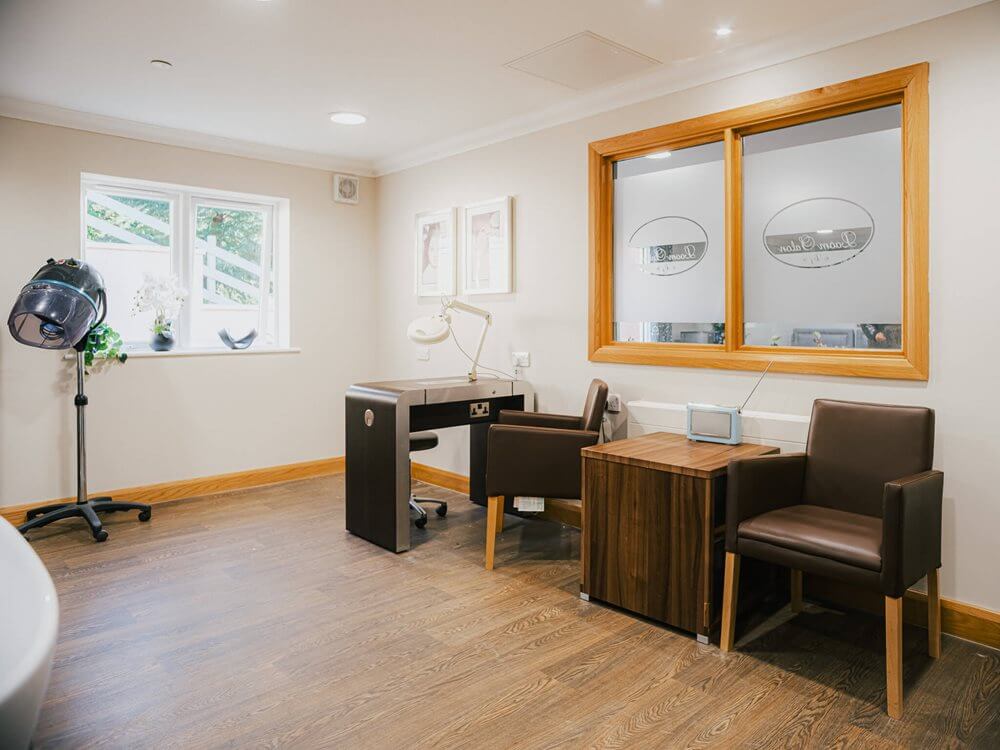 Brook Court - Brook Court salon 3