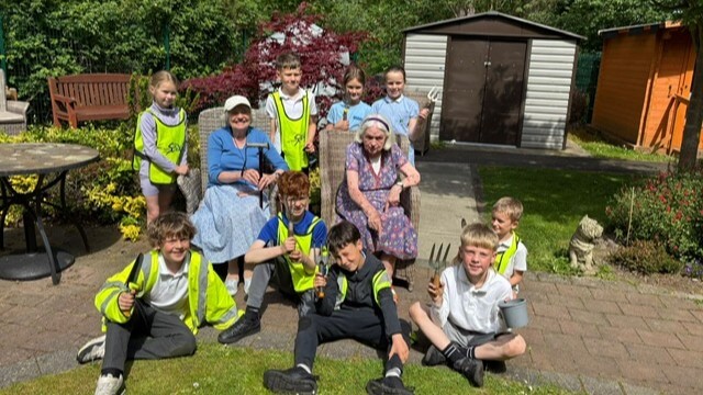 Team Leader Care - Cairdean House gardening week