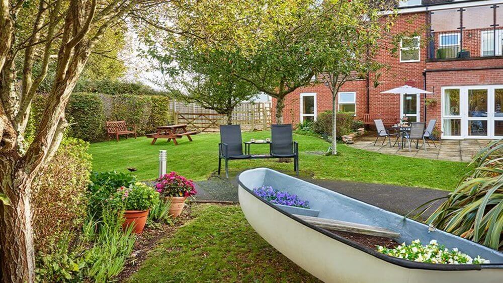 Kings Lodge  - Kings Lodge garden 2