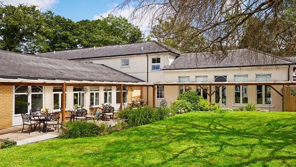 Oaklands House - Oaklands House garden