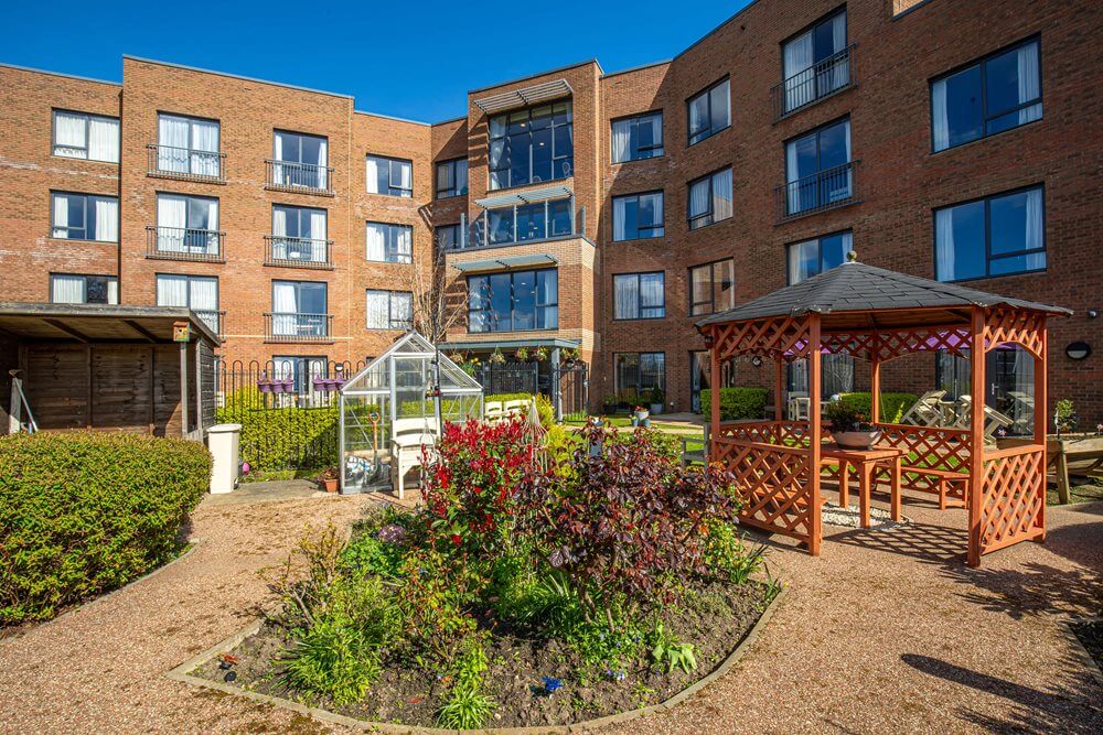 Buchanan Court - Buchanan Court garden 1