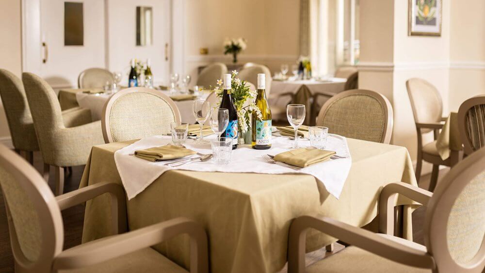 Galsworthy House - Galsworthy House dining room