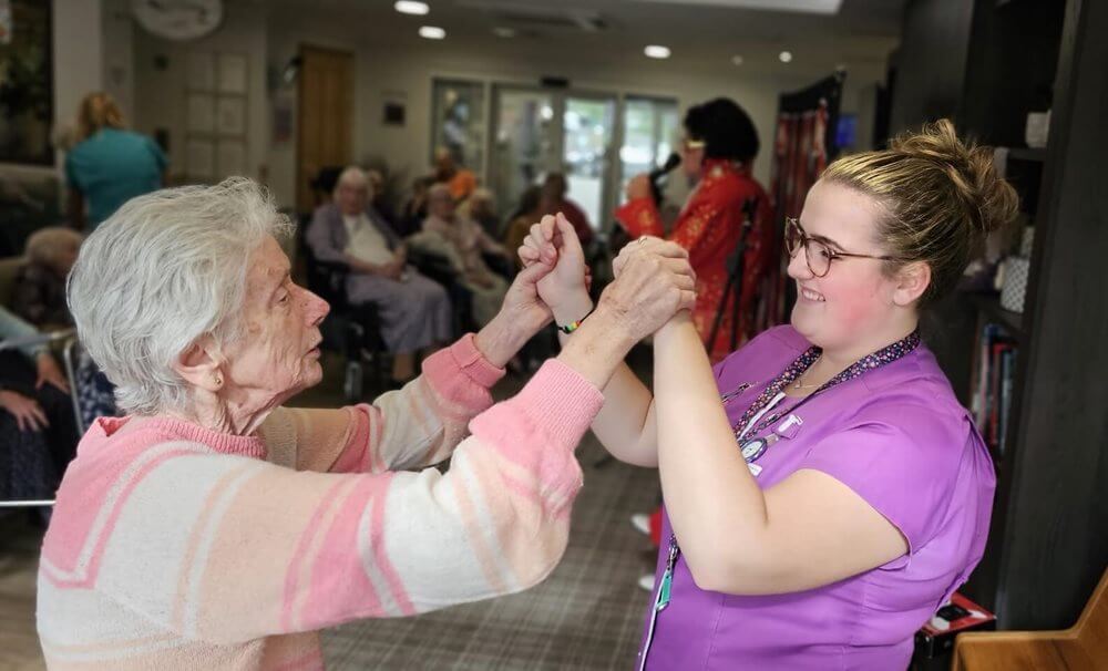 Lonsdale Mews - Lonsdale Mews dancing