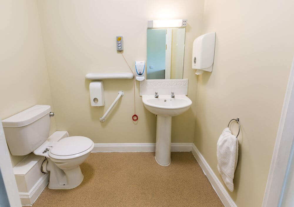 Armstrong House - Armstrong House bathroom
