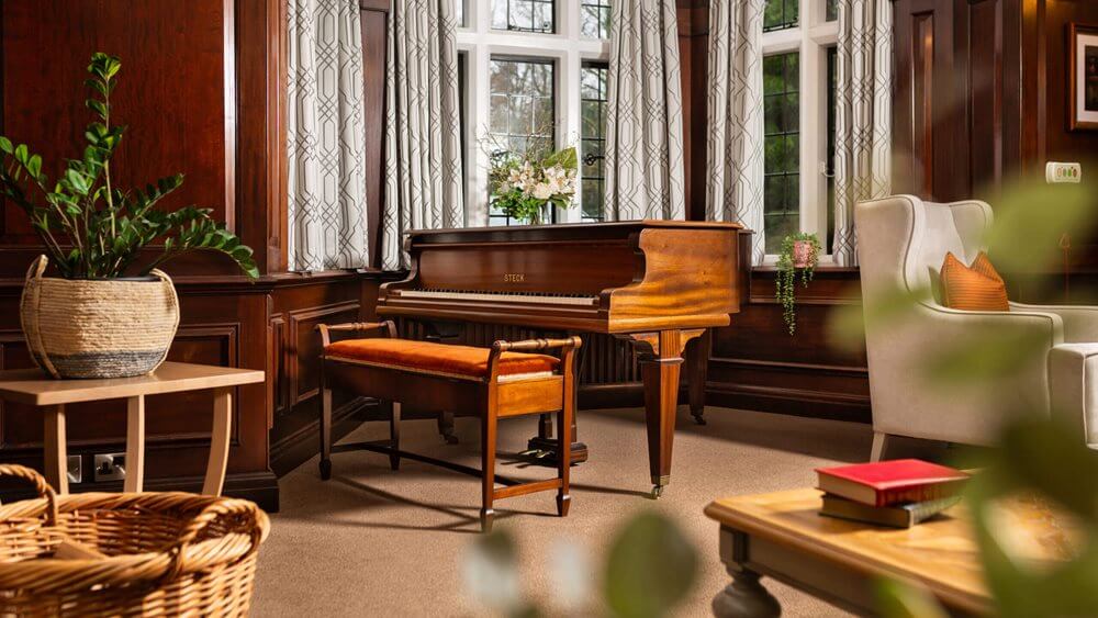 Huntercombe Hall - Huntercombe Hall  lounge 1