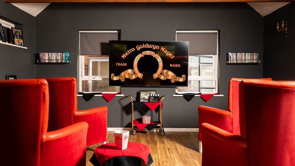 Oak Manor - Oak Manor cinema