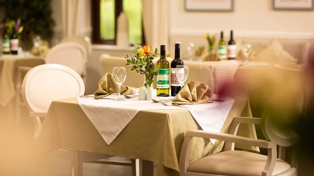 Abbeycrest - Abbeycrest dining room 2