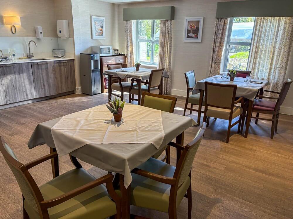 Walton Park - Walton Park dining 1