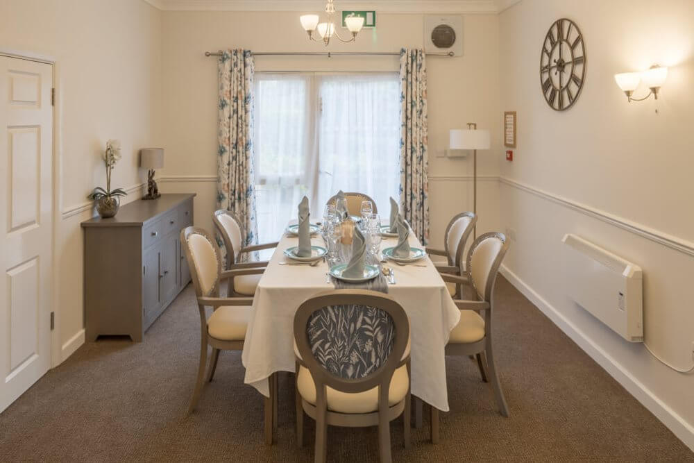Manor Lodge - Manor Lodge dining room