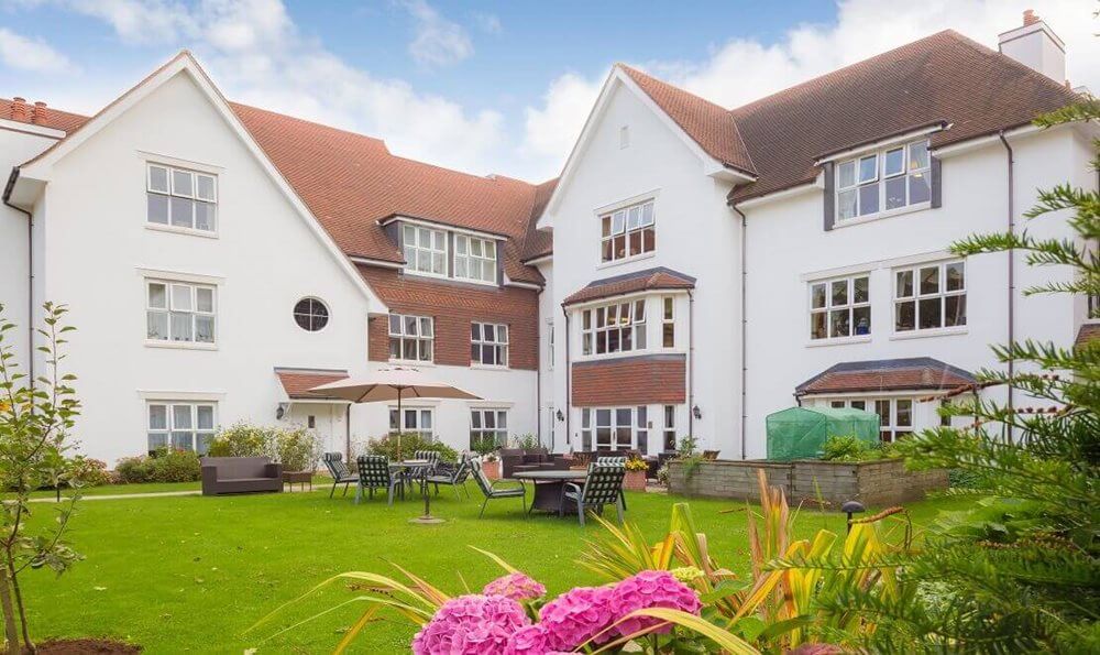 Receptionist Bank - Blossomfield garden