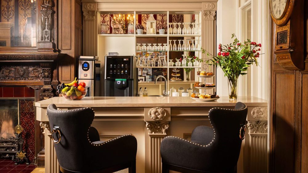 Oaken Holt - Oaken Holt bar