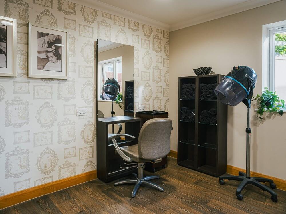 Brook Court - Brook Court salon 2