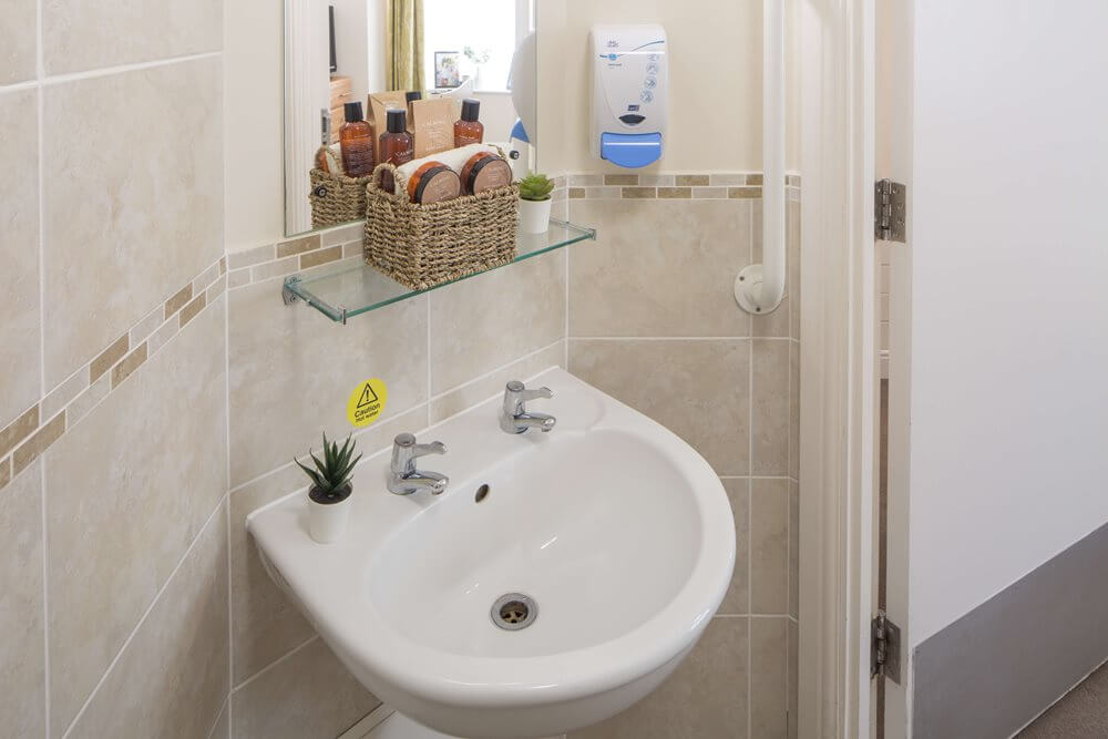 Ivy Grove - Ivy Grove bathroom 2