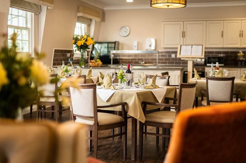 Thames View - Thames View dining room 3