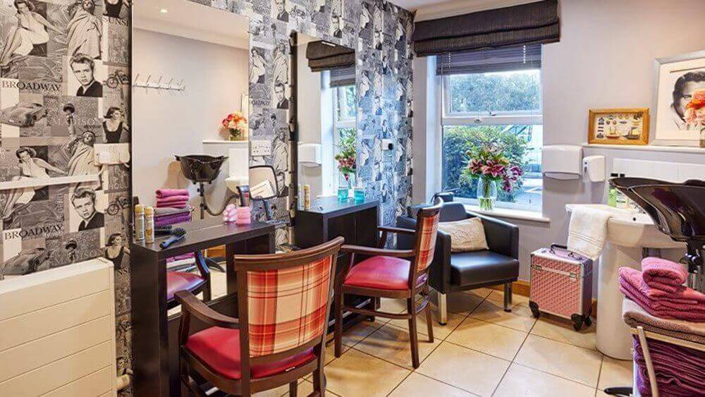 Kings Lodge  - Kings Lodge salon