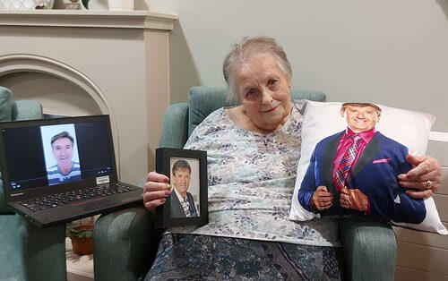 Sheila of Glastonbury Court received a special video message from her favourite singer, Daniel O’Donnell.