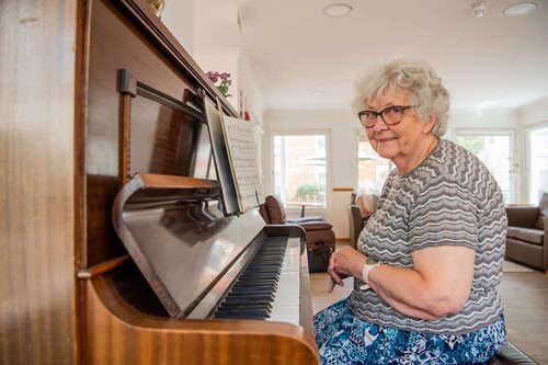 Care Assistant - Manor Lodge piano