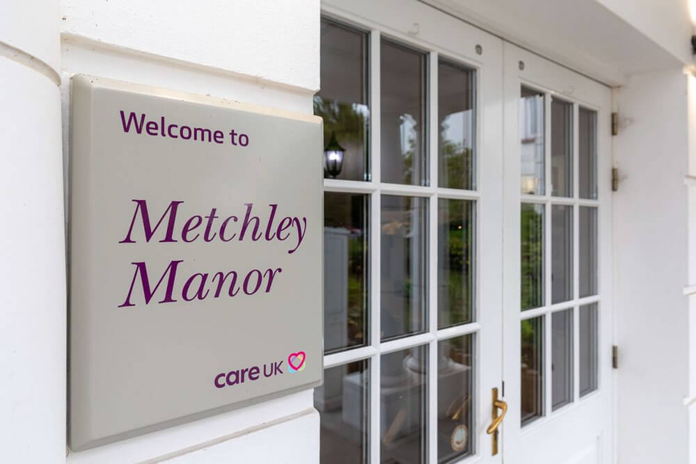 Metchley Manor - Metchley Manor sign